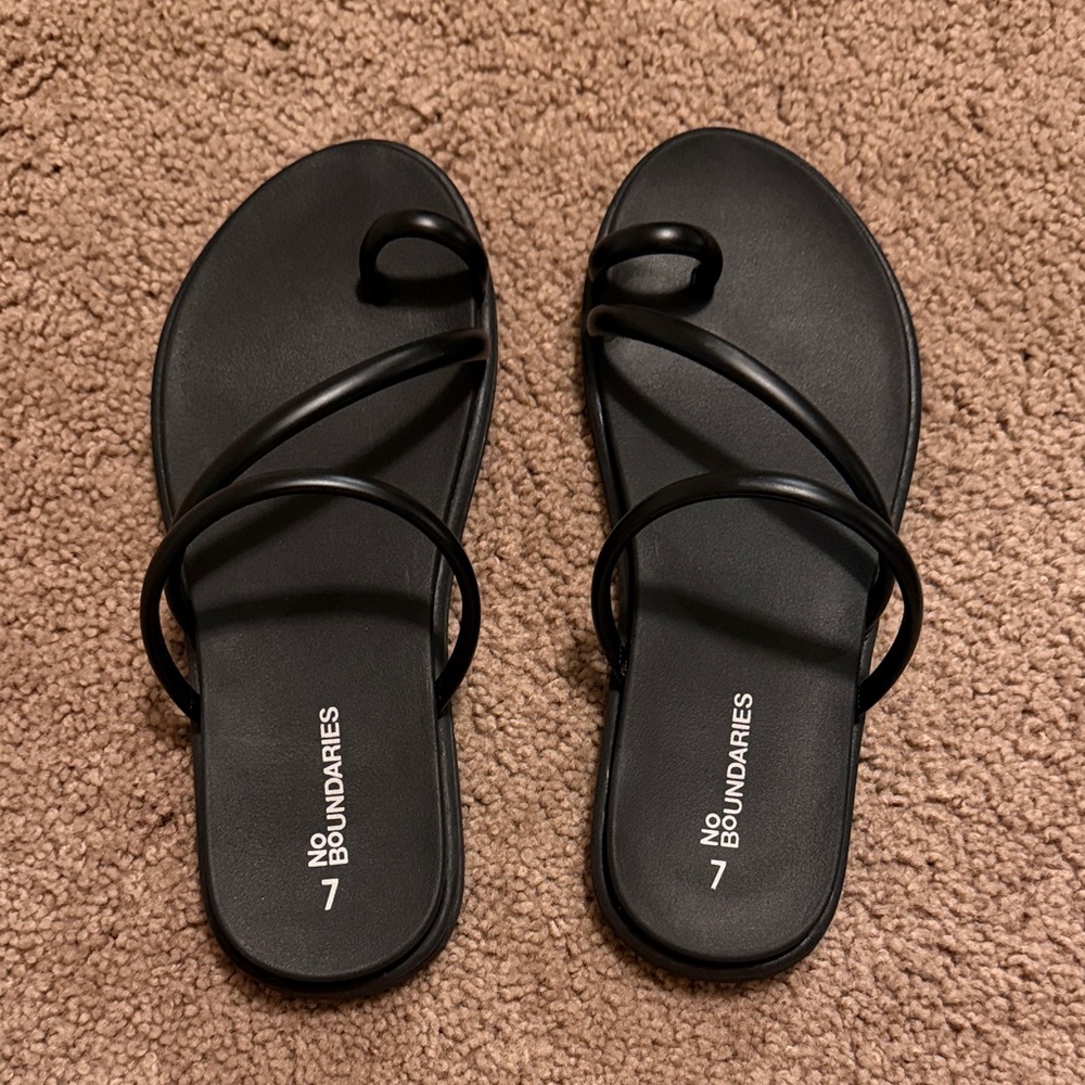 No Boundaries Black Minimalist Toe-Loop Slide Sandals